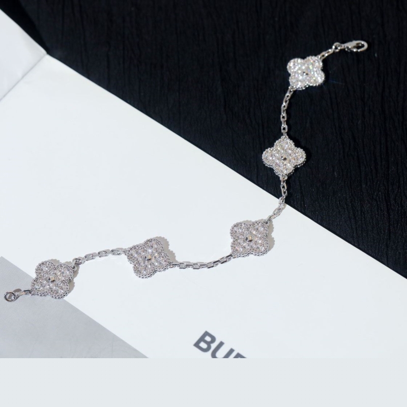 Ba*len*cia*ga bracelets